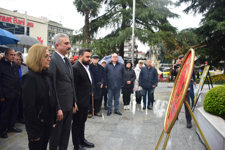 CHP Bursa, Çanakkale Zaferi’ni Atatürk Anıtı’nda törenle kutladı - Bursa Hayat Gazetesi-2
