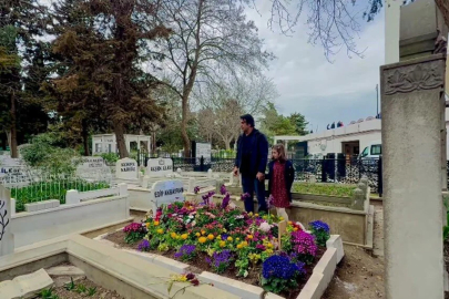 Edip Akbayram son yolculuğuna uğurlandı, Mahsun Kırmızıgül mezarını ziyaret etti