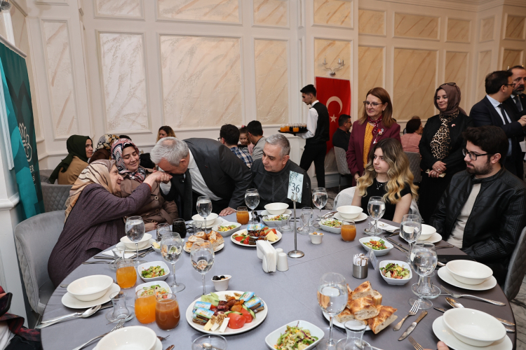 Nilüfer’de Ramazan’ın gönül sofrası şehit ailesi ve gaziler için kuruldu - Bursa Hayat Gazetesi-2