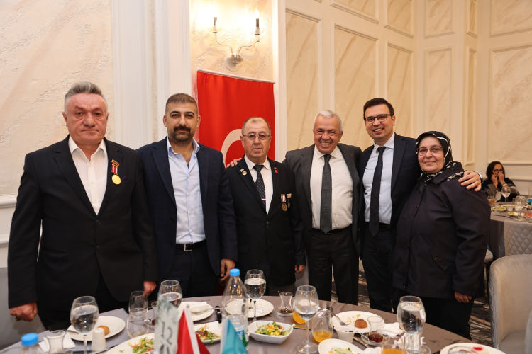 Nilüfer’de Ramazan’ın gönül sofrası şehit ailesi ve gaziler için kuruldu - Bursa Hayat Gazetesi-5