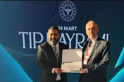 Başarılı ameliyatla hayata dönen asker, doktoruna ödül kazandırdı