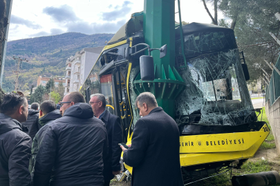 Bursa'da korkunç kaza! Belediye otobüsünün freni patladı: 8 yaralı