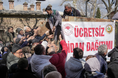 Bursa'da vatandaşlar ücretsiz fidan için birbirleriyle yarıştı