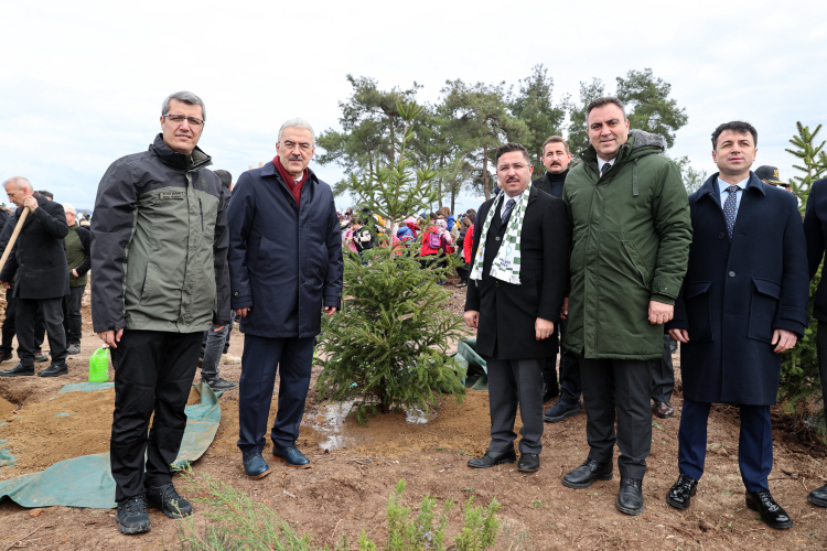 Bursa ve ilçelerinde binlerce fidan toprakla buluştu - Bursa Hayat Gazetesi-5