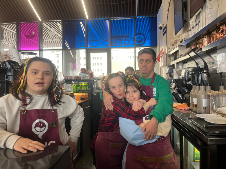 Down sendromlu gençler Genç Kafe’de barista oldu - Bursa Hayat Gazetesi-3