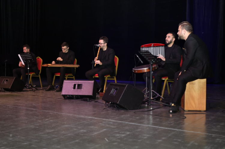 Feyzullah Çelebi ve Harun Beyaz’ın ilahi dinletileri gönülleri fethetti - Bursa Hayat Gazetesi-4