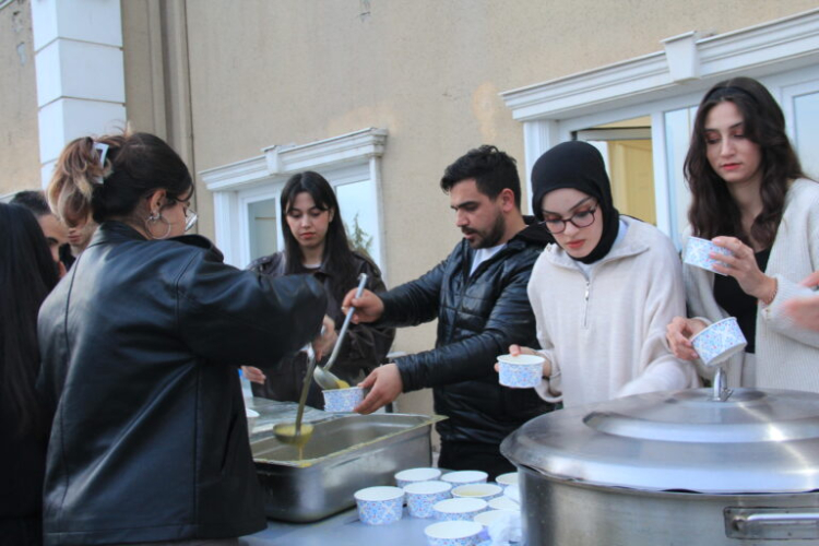 Üniversitede iftar organizasyonu sosyal bağlarını güçlendirdi - Bursa Hayat Gazetesi-3