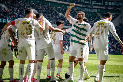 Bursaspor rakiplerinin puan kaybıyla farkı açtı
