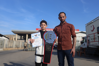 Bursa’da yetişen sporcu dünya arenasında Suriye’yi temsil etmek istiyor