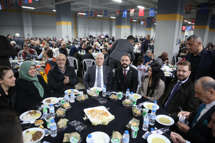 Başkan Mustafa Bozbey’den Yunuseli Mahallesi'nde gençlere halı saha müjdesi - Bursa Hayat Gazetesi-2
