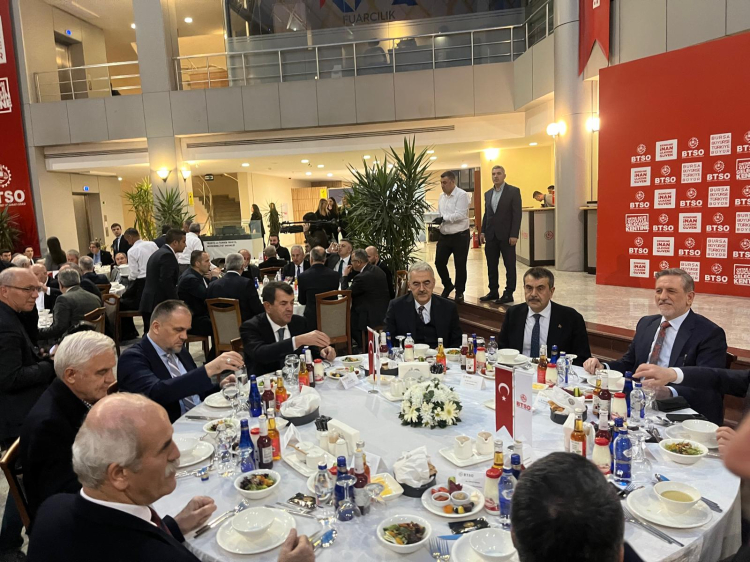 Bakan Tekin’den Bursa’da önemli açıklamalar! Meslek liselerinin müfredatı güncelleniyor -Bursa Hayat-5