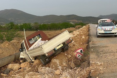 İznik'te kamyonet şarampole uçtu: 1 yaralı