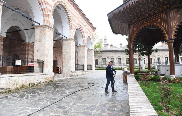 Osmangazi’de cami temizliği Bayramda hijyenik ortamda ibadet imkanı - Bursa Hayat Gazetesi-2