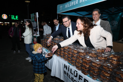 Nilüfer Belediyesi Kadir Gecesi'nde binlerce kişiye kandil simidi dağıttı