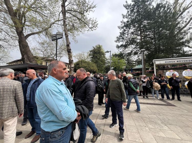 Ramazan'ın son cuma namazında Ulucami'ye akın -Bursa Hayat-2