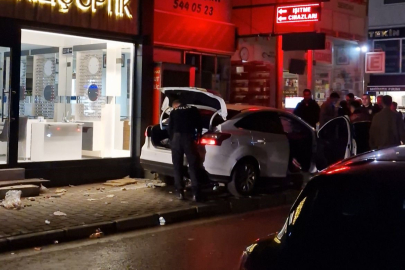 Bursa'da epilepsi krizi geçiren sürücü kontrolden çıkan araçla kaza yaptı