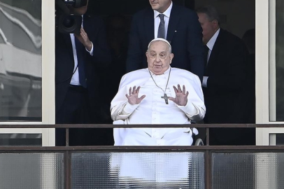 Vatikan: "Papa Franciscus'un sağlık durumu iyiye gidiyor"