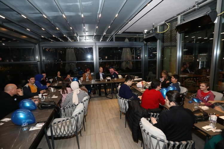 İnegöl Belediye Başkanı Alper Taban, Otizmli çocuklarla bir araya geldi - Bursa Hayat Gazetesi-2