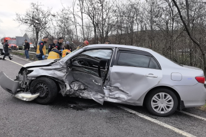 Bursa’da can pazarı! Hafif ticari araç ile otomobil çarpıştı