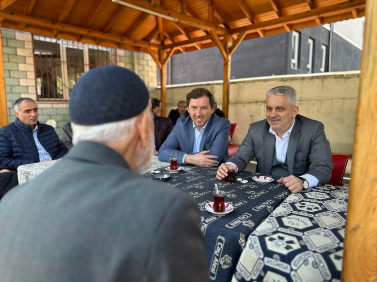 AK Parti heyeti, İnegöl Kemalpaşa Mahallesi’nde vatandaşlarla buluştu - Bursa Hayat Gazetesi-4