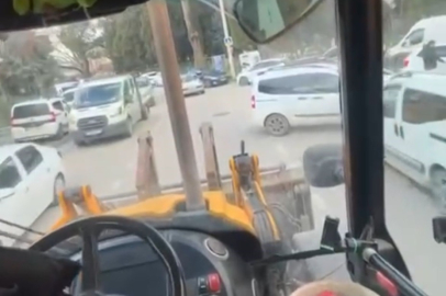 Bursa'da ehliyetsiz gencin iş makinesiyle tehlikeli sürüşü kamerada