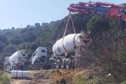Gemlik-Armutlu yolunda beton mikseri kazası: Sürücü ağır yaralı
