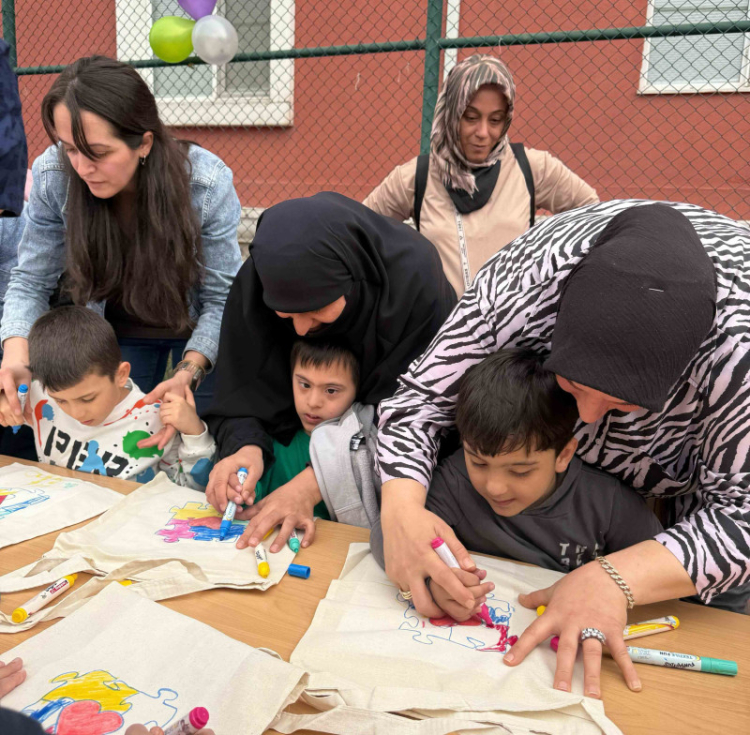  Özel çocuklar renkli aktivitelere katılarak farkındalık yarattı - Bursa Hayat Gazetesi-3