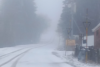 Bursa Uludağ’da nisan ayında kar yağışı şaşırttı