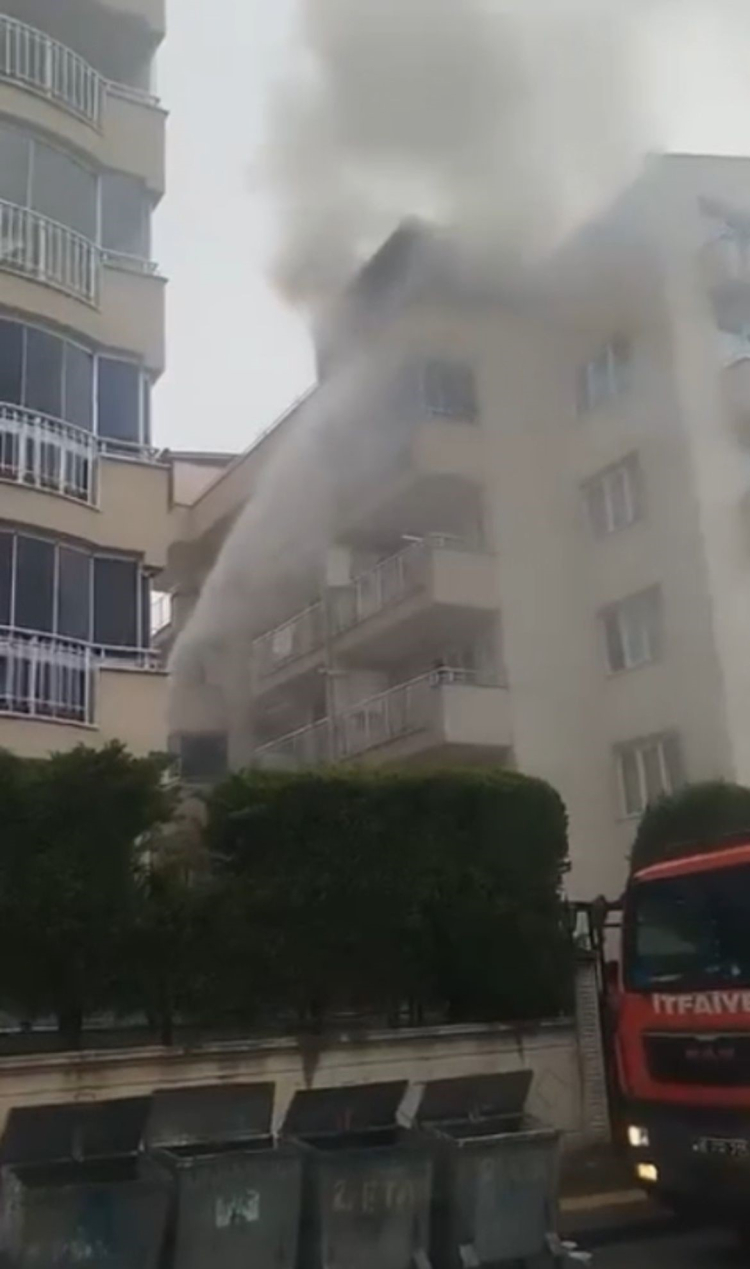 Bursa Görükle’de 5 katlı apartmanın çatı katında yangın çıktı - Bursa Hayat Gazetesi-3