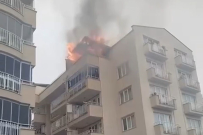 Bursa Görükle’de 5 katlı apartmanın çatı katında yangın çıktı