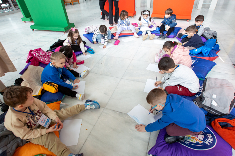 Bursa'da minik sanatseverlerden sergi deneyimi - Bursa Hayat Gazetesi-3