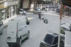 İnegöl’de otomobil ile motosiklet çarpıştı: 2 genç yaralandı