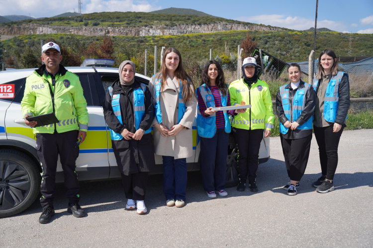 Orhangazi Belediyesi’nden polislere vefa: 180’inci yılda tatlı ikram edildi - Bursa Hayat Gazetesi-3