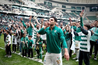 Tarihi geri dönüş: Bursaspor 2. Lig’e bir adım uzaklıkta!