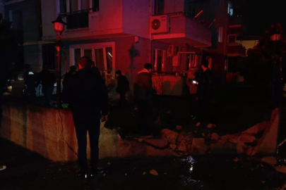Bursa’da zincirleme kaza: Otomobil sitenin bahçesine uçtu, 3 yaralı!