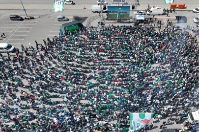 Bursaspor'un şampiyonluk coşkusu Acemler’deki dev ekranda yaşandı
