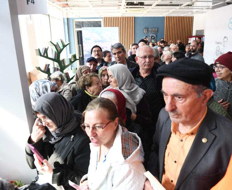 Osmangazi Belediyesi Bursa Kitap Fuarı’nda kitapseverleri yazarlarla buluşturuyor - Bursa Hayat Gazetesi-2