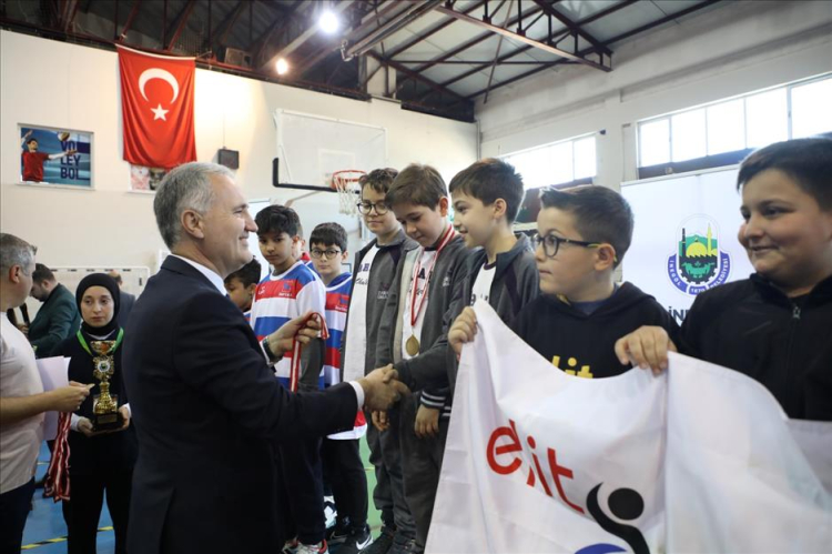 İnegöl’de spor coşkusu: Kupa ve madalyalar sahiplerini buldu - Bursa Hayat Gazetesi-3