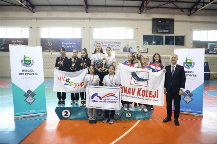 İnegöl’de spor coşkusu: Kupa ve madalyalar sahiplerini buldu - Bursa Hayat Gazetesi-5