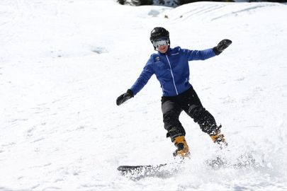 Bursalı lise öğrencisi Arda Akdeniz, Türkiye Snowboard Şampiyonasında zirveye çıktı