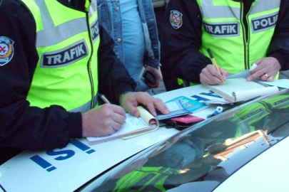 Kurallara uymayanlar yandı! Yeni düzenleme ile trafik cezaları katlanacak