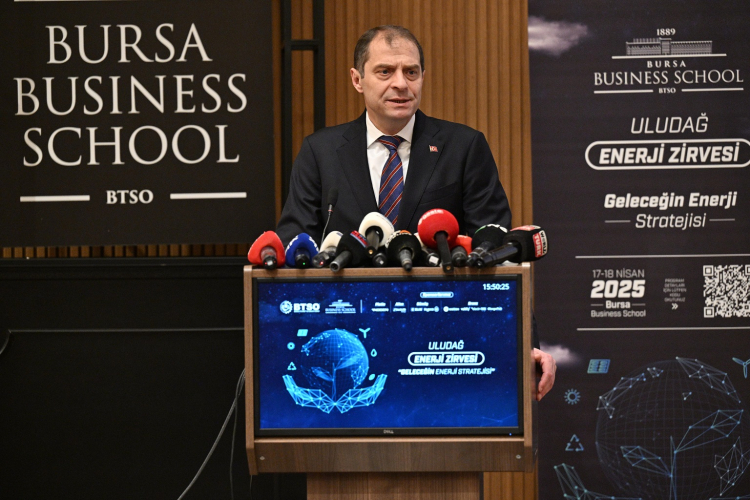 Bursa’da Uludağ Enerji Zirvesi'nde enerji sektörünün geleceği tartışılıyor - Bursa Hayat Gazetesi-6