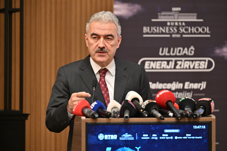 Bursa’da Uludağ Enerji Zirvesi'nde enerji sektörünün geleceği tartışılıyor - Bursa Hayat Gazetesi-4