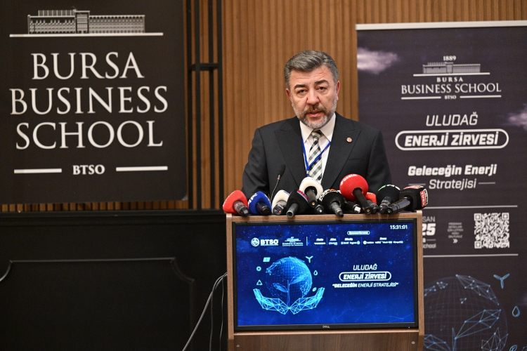 Bursa’da Uludağ Enerji Zirvesi'nde enerji sektörünün geleceği tartışılıyor - Bursa Hayat Gazetesi-5