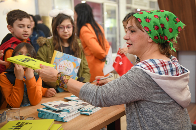 Osmangazi Belediyesi’nden minik okurlara Halime Yıldız sürprizi - Bursa Hayat Gazetesi-2