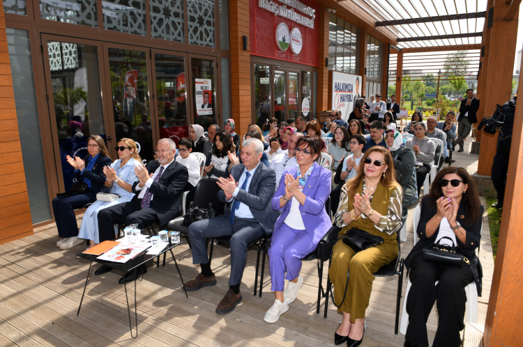 Osmangazi'de Kütüphane Haftası farklı kutladı: En çok okuyanlar ödüllendirildi - Bursa Hayat Gazetesi-2