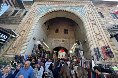 Bursa'da tarihi çarşıda adım atacak yer kalmadı!