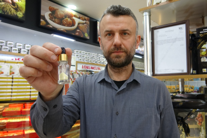 Bursa'da siyanürden ayırdığı altını yenilebilir toz hale getirdi