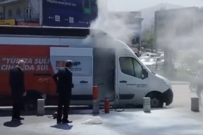 Bursa’da CHP’ye ait seçim aracı alev aldı
