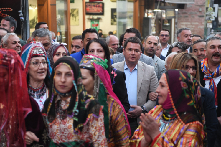 Osmangazi’de bin yıllık kına eğlencesi geleneği günümüze taşındı - Bursa Hayat Gazetesi-3